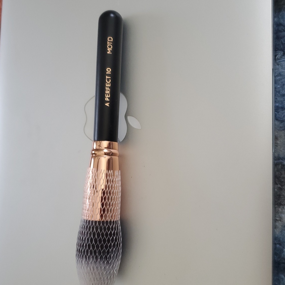 MOTD Cosmetics A Perfect 10 Tapered Face Brush